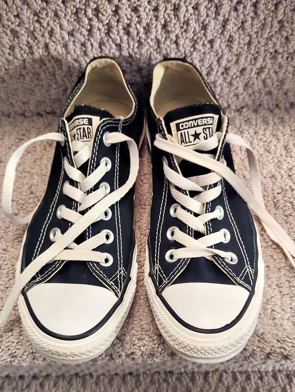 Converse Chuck Taylor All Star Low Top Black
Size 7 Sneakers